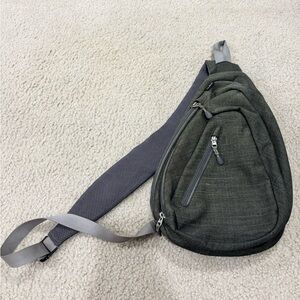 LL BEAN Dark Olive Hunter Green Sling Pack Bag Zipper Pockets Outdoor Hiking